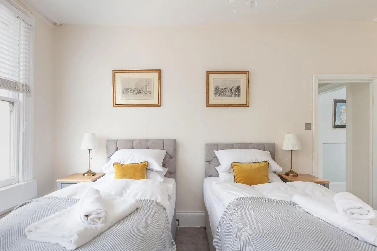 5 Bedroom Magnificent Georgian Townhouse- City Centre Bath 0*,  United Kingdom