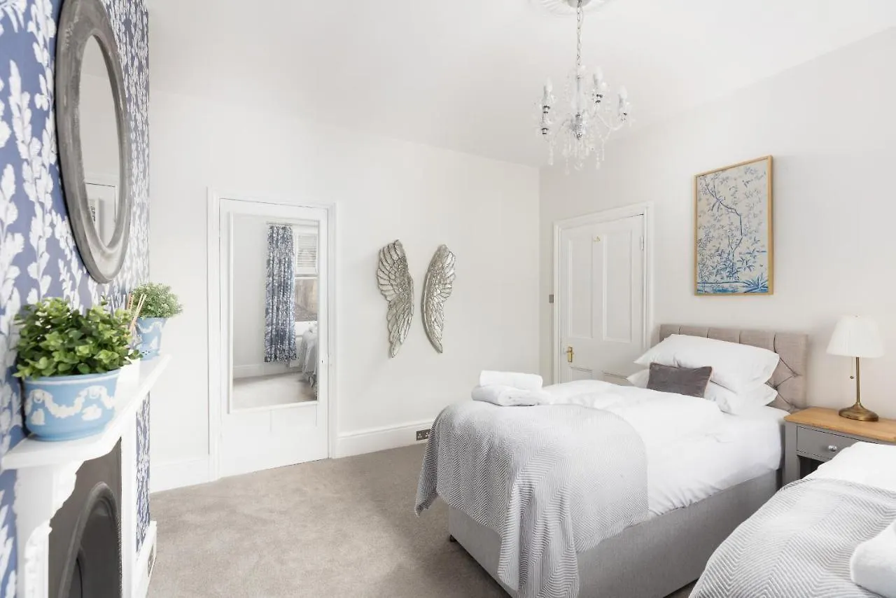 Apartment 5 Bedroom Magnificent Georgian Townhouse- City Centre Bath