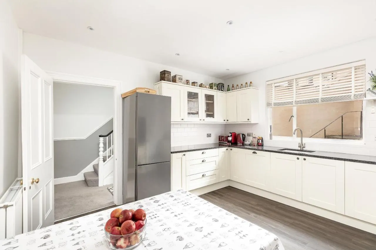 5 Bedroom Magnificent Georgian Townhouse- City Centre Bath United Kingdom