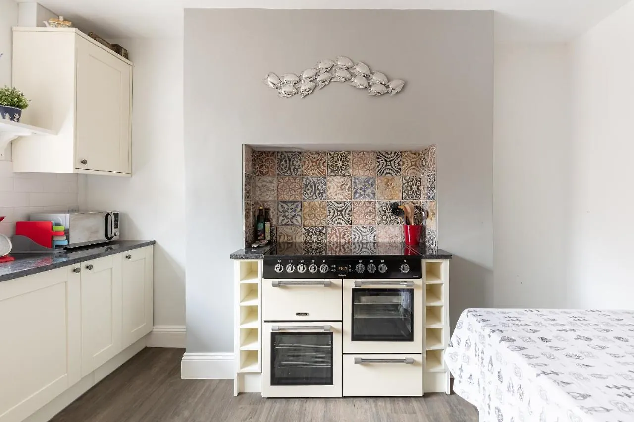 5 Bedroom Magnificent Georgian Townhouse- City Centre Bath