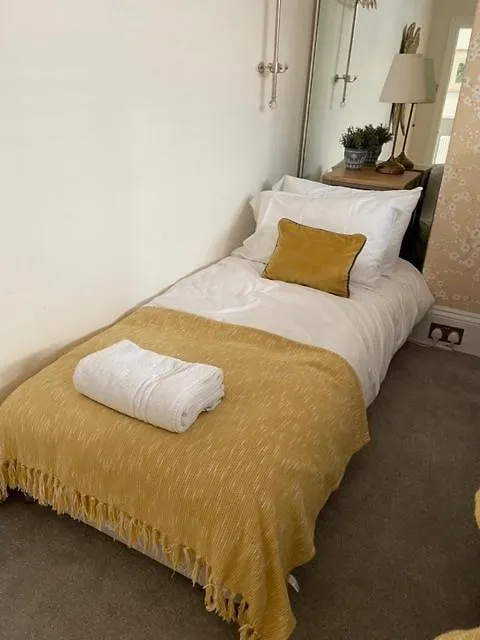 Apartment 5 Bedroom Magnificent Georgian Townhouse- City Centre Bath